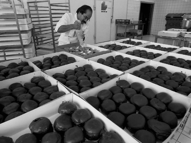 Bossche bol 2 1430 bossche bollen in de keuken van autotron rosmalen 30 sept 1993 0079613